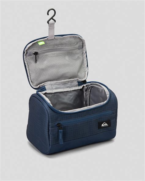 quiksilver toiletry bag.